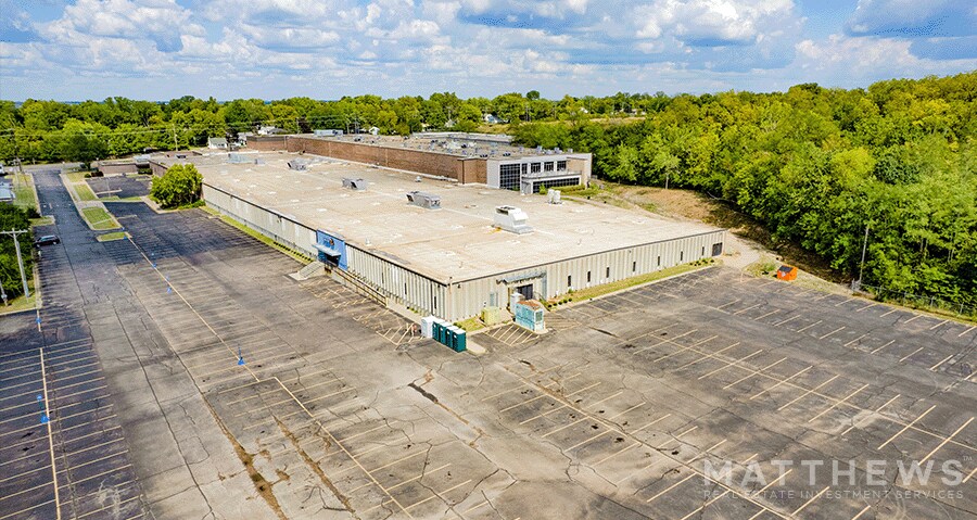 3231 SE 6th Ave, Topeka, KS for sale - Building Photo - Image 1 of 1