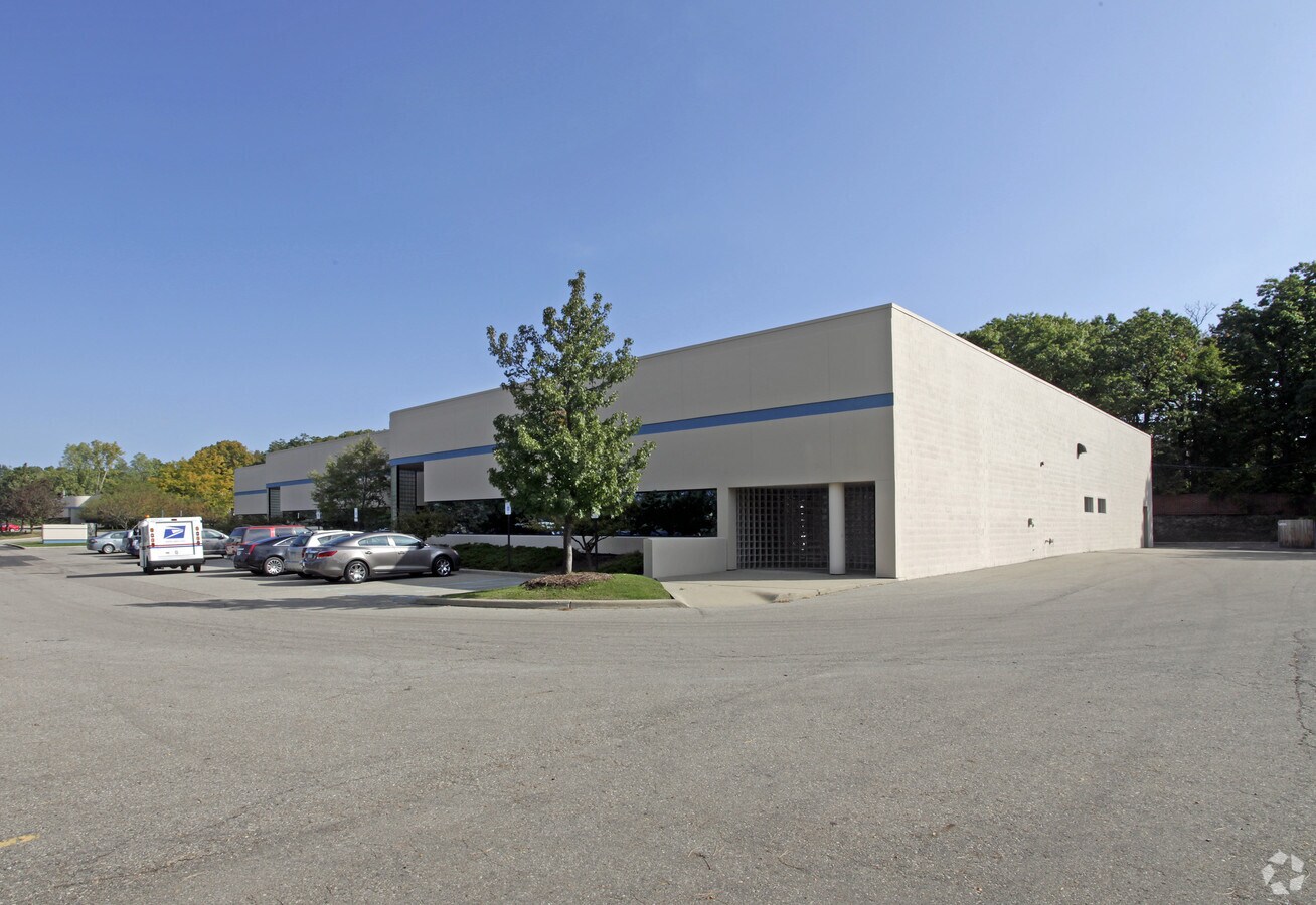 281 Enterprise Dr, Bloomfield Hills, MI 48302