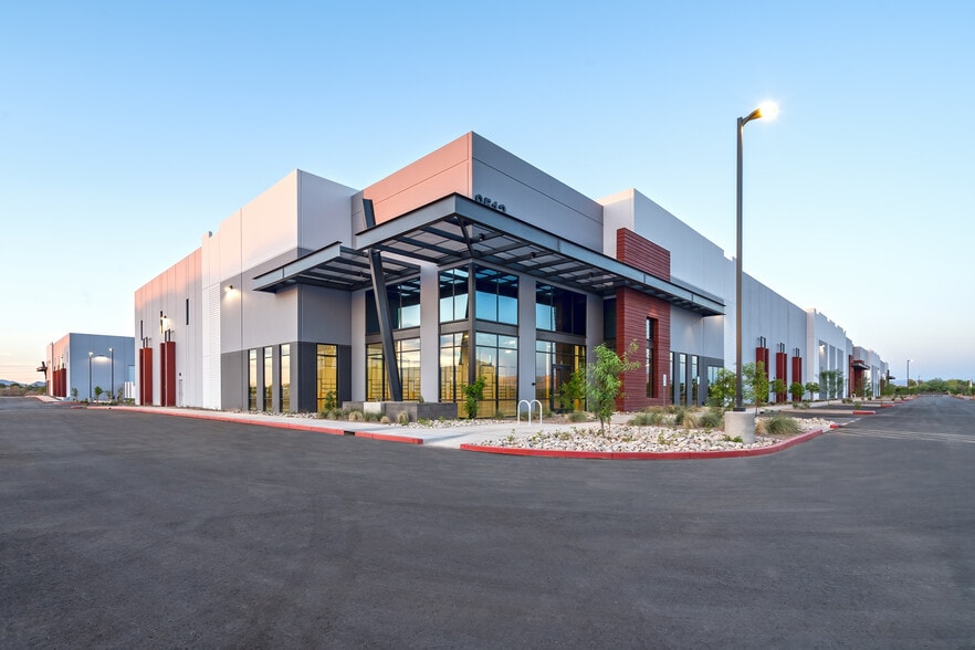 9512 E Elliot Rd, Mesa, AZ for lease - Primary Photo - Image 1 of 51