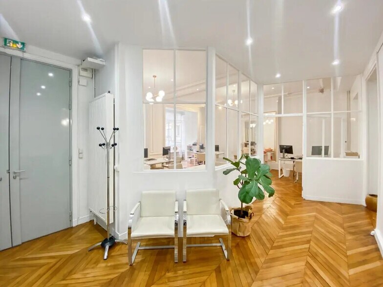 Office in Paris for lease - Building Photo - Image 2 of 7