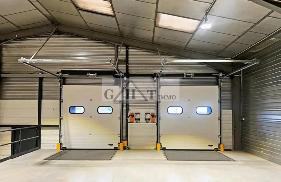 Industrial in Saint-Fargeau-Ponthierry for sale - Interior Photo - Image 3 of 5