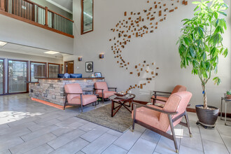 2524 N Broadway, Edmond, OK for lease Lobby- Image 1 of 12