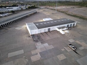 1501 N Walton Walker Blvd, Dallas, TX for lease Building Photo- Image 2 of 5