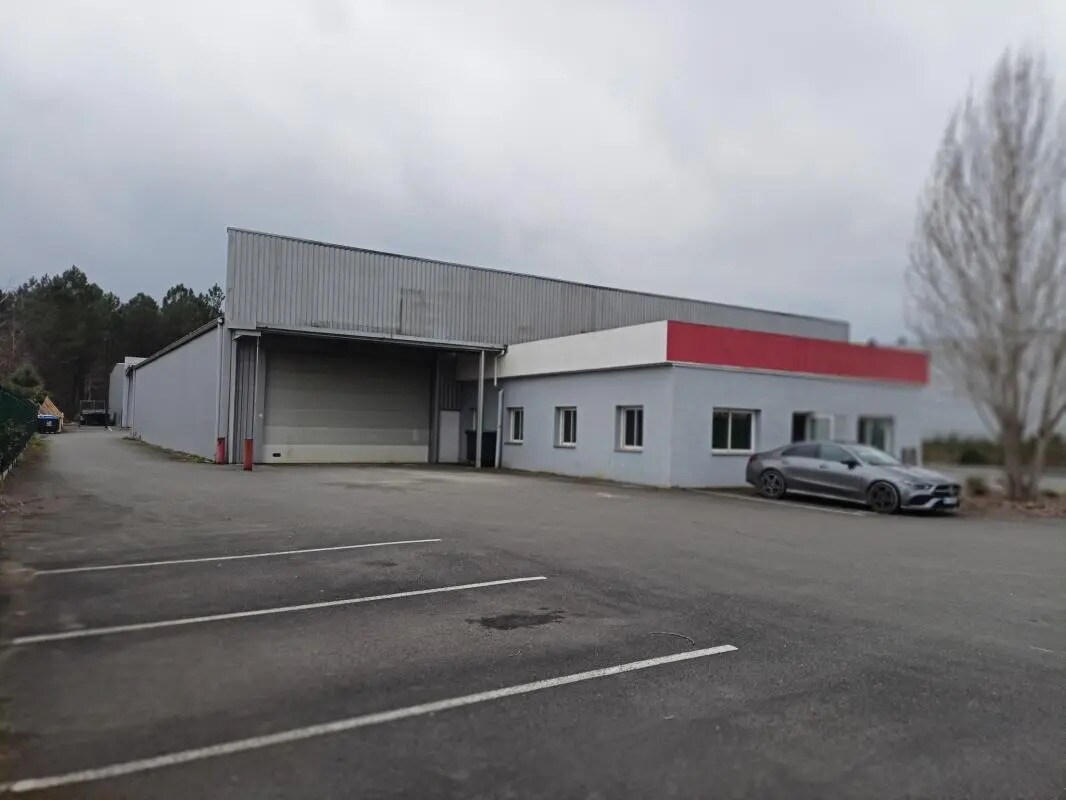 Flex in Saucats for lease Building Photo- Image 1 of 8