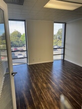 17337 Ventura Blvd, Encino, CA for lease Interior Photo- Image 1 of 4