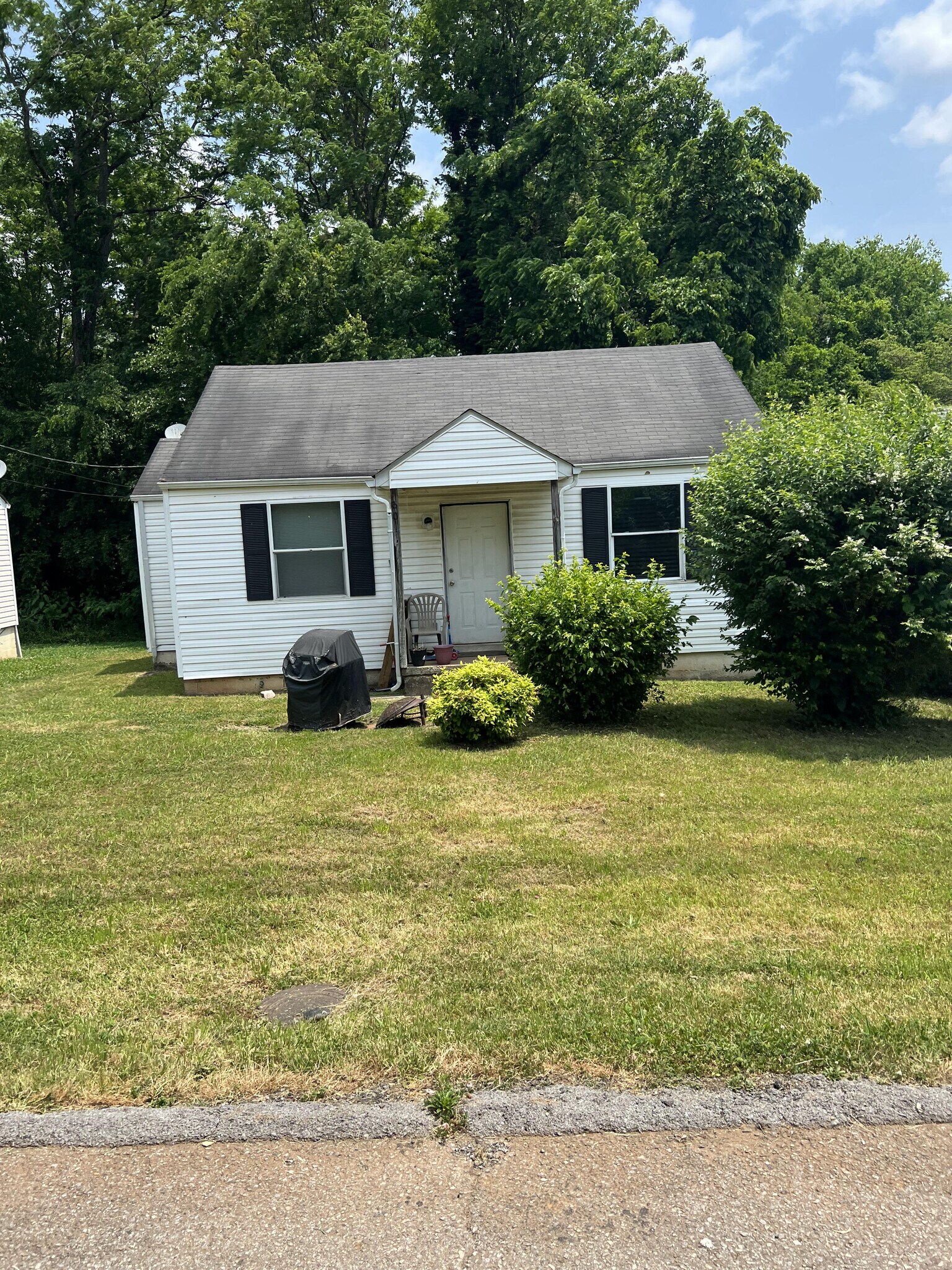 1716 Iroquois St, Knoxville, TN 37915