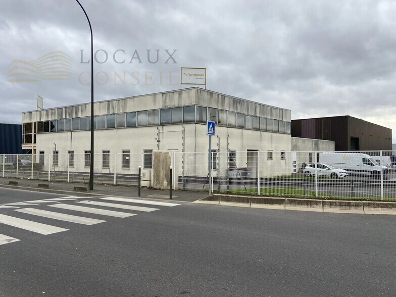 Flex in Argenteuil for lease - Building Photo - Image 2 of 8