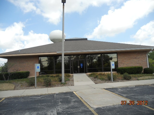 3 Nelson C White Pky, Mundelein, IL for lease - Building Photo - Image 1 of 1