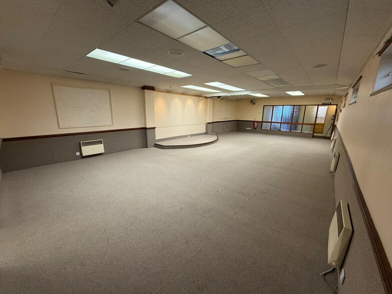 38 Morehall Avenue, Folkestone for lease - Building Photo - Image 3 of 12