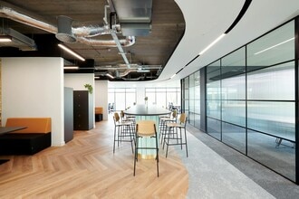 Basing Vw, Basingstoke for lease Interior Photo- Image 2 of 2