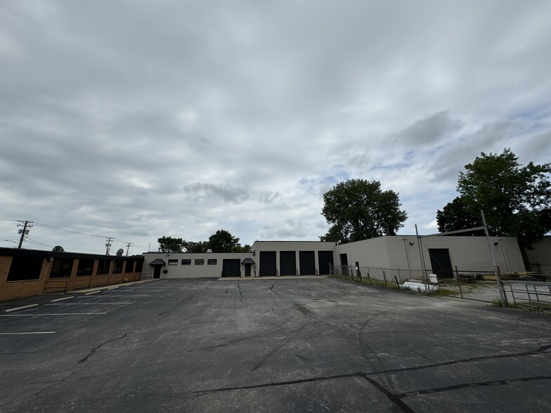 15828 Industrial Pky, Cleveland, OH for lease - Building Photo - Image 2 of 13