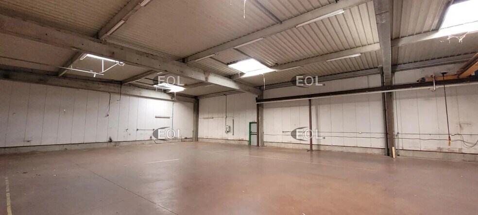 Flex in Beynost for lease - Interior Photo - Image 3 of 9