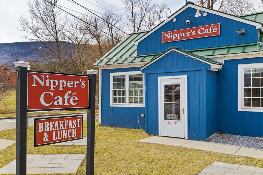 4697 4697 St, Manchester Center, VT for sale - Primary Photo - Image 1 of 52