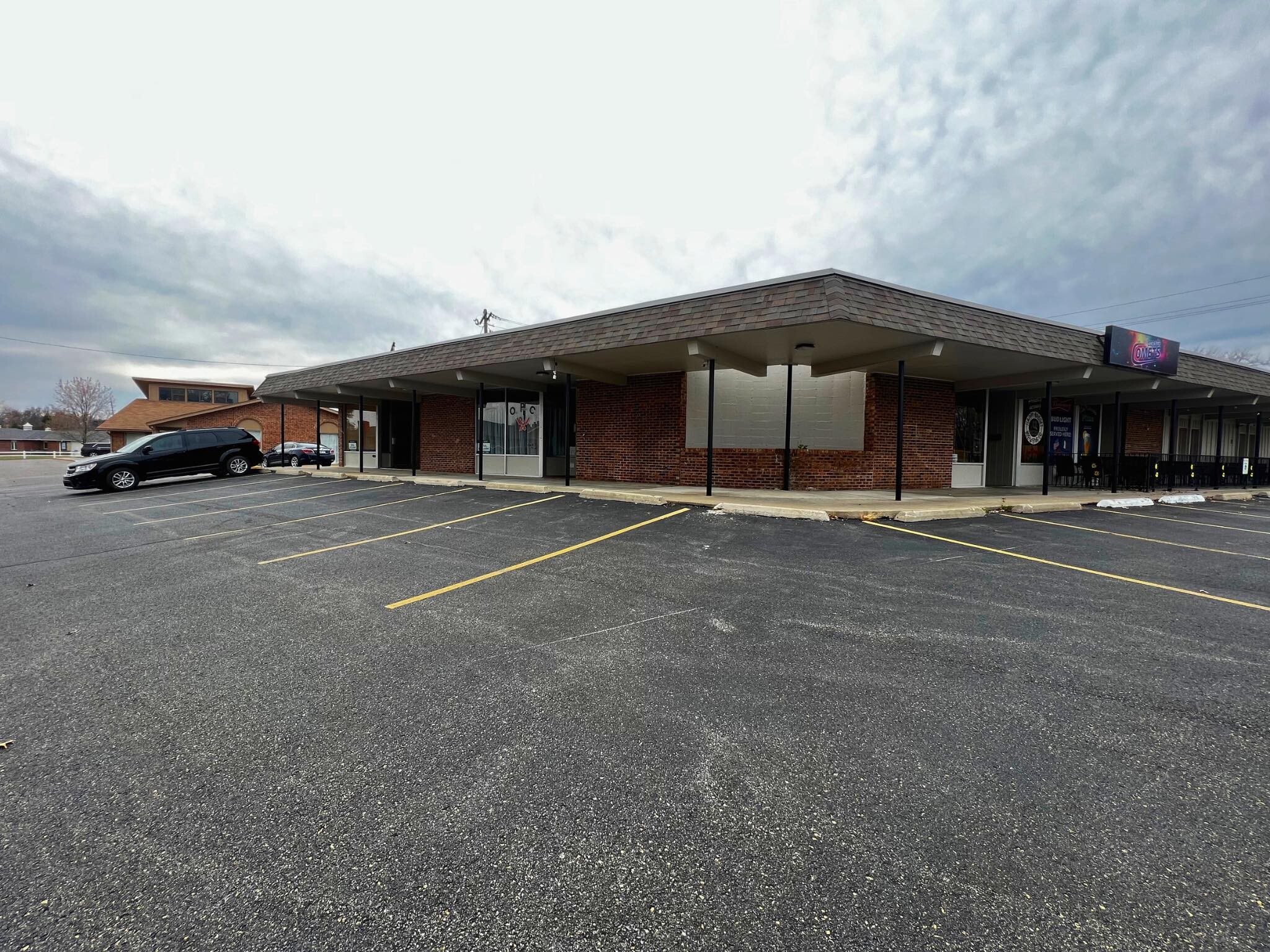 4151-4153 SW Twilight Dr, Topeka, KS for lease Building Photo- Image 1 of 9