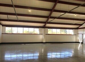 24-28 Knowl Piece, Hitchin for lease Interior Photo- Image 2 of 2