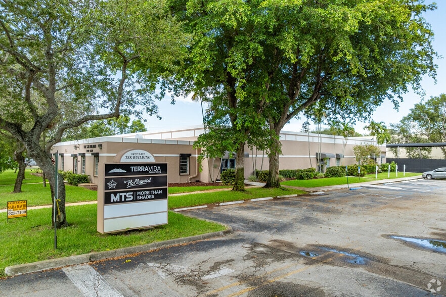 3410-3430 N 29th Ave, Hollywood, FL for lease - Building Photo - Image 1 of 5