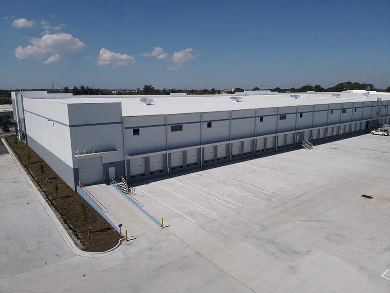 13141 34th St N, Clearwater, FL for lease - Building Photo - Image 3 of 3