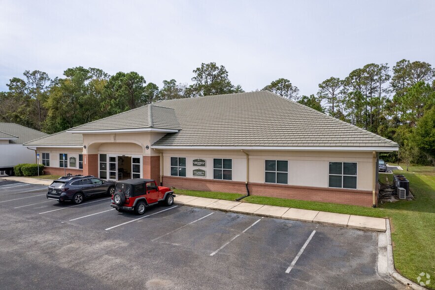 1689 Eagle Harbor Pky, Orange Park, FL for sale - Primary Photo - Image 1 of 1