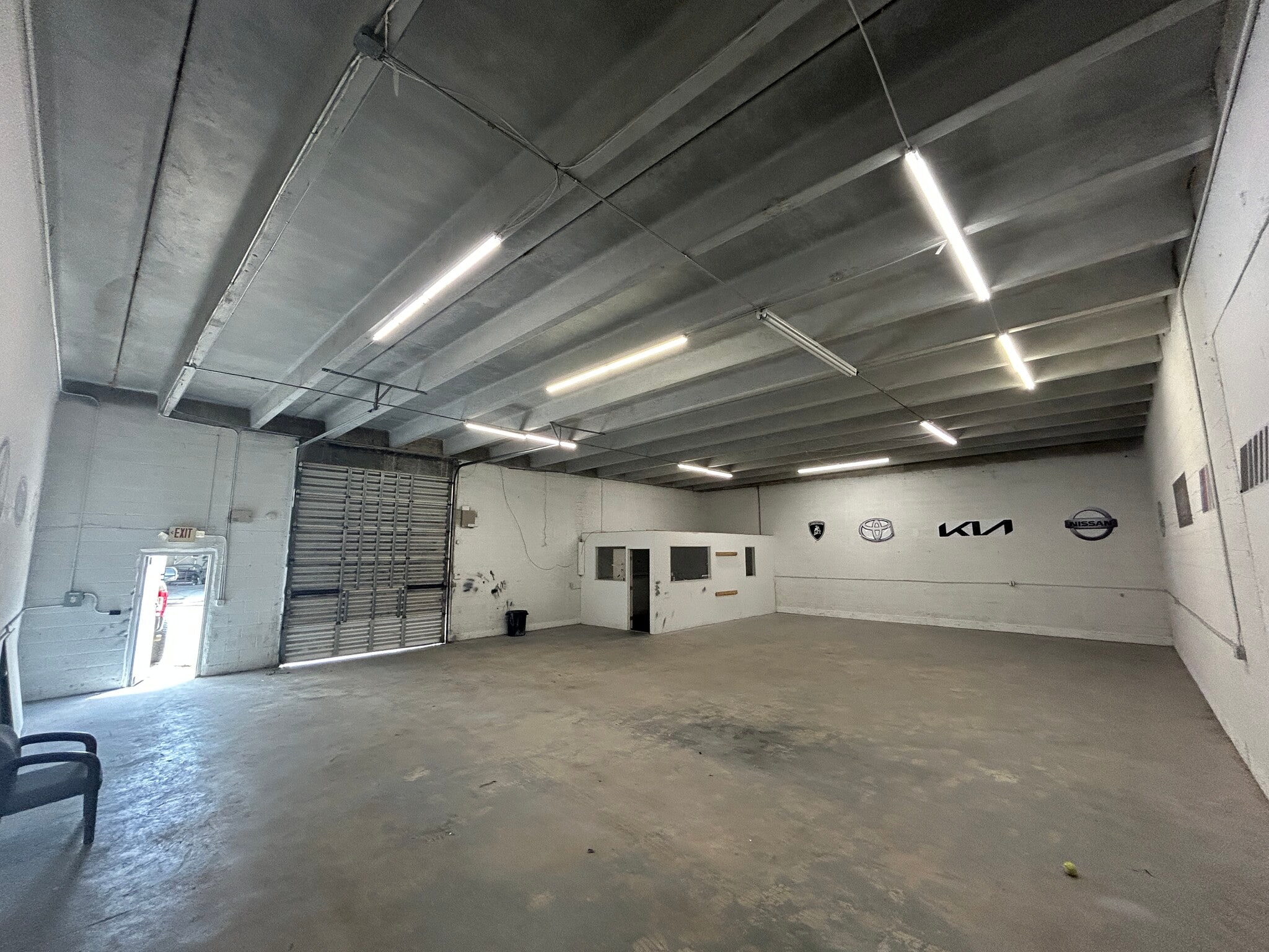 2075 N Powerline Rd, Pompano Beach, FL for lease Interior Photo- Image 1 of 3