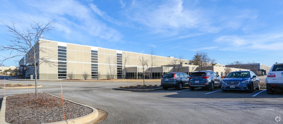 W165N5830 Ridgewood Dr, Menomonee Falls, WI for lease - Building Photo - Image 3 of 12