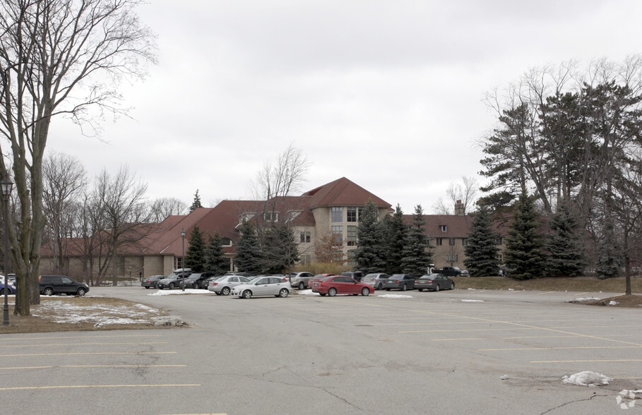 1333 Dorval Dr, Oakville, ON for lease - Primary Photo - Image 1 of 2