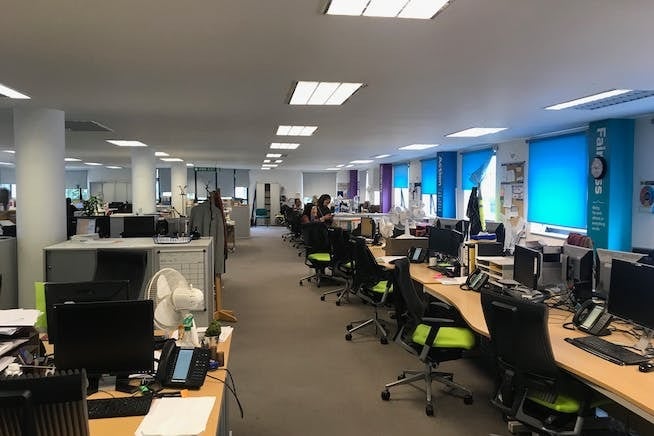 2 Lawn House Clos, London for lease Interior Photo- Image 1 of 4