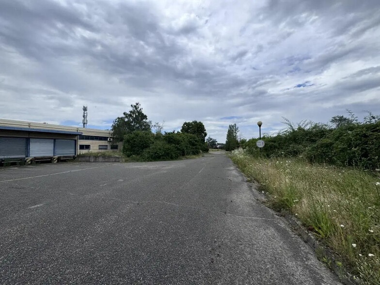 Office in Lissieu for lease - Building Photo - Image 3 of 17