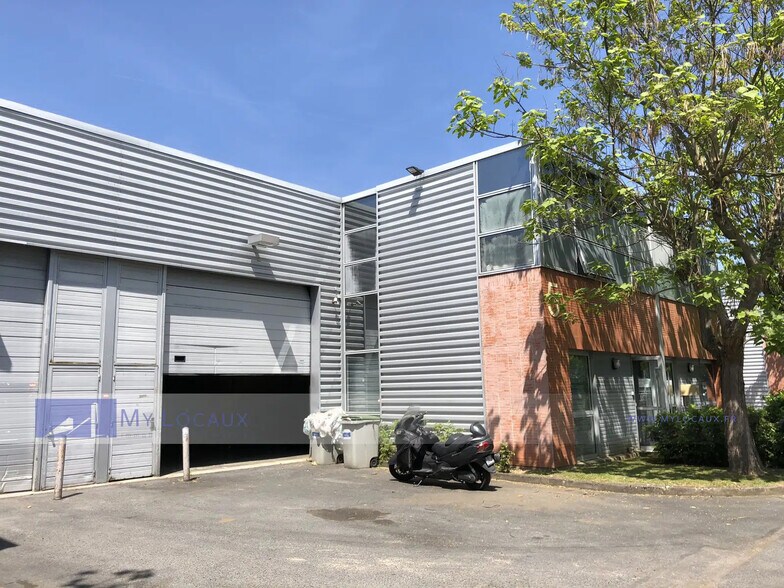Flex in Gonesse for lease - Building Photo - Image 1 of 5