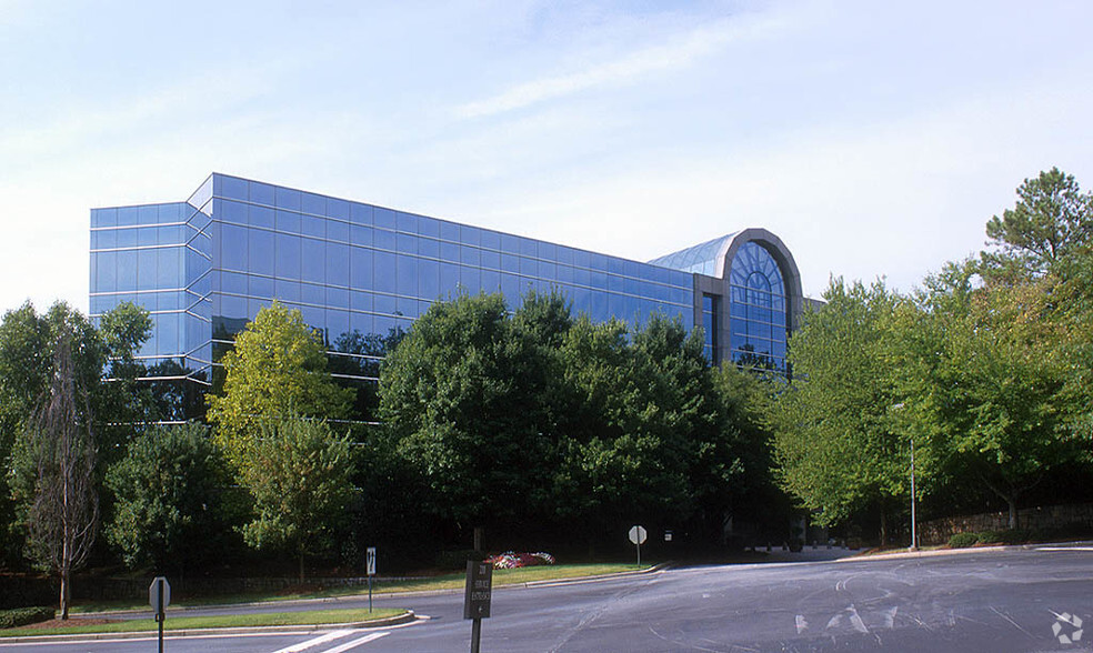 100 Ashford Ctr N, Atlanta, GA for lease - Building Photo - Image 2 of 19