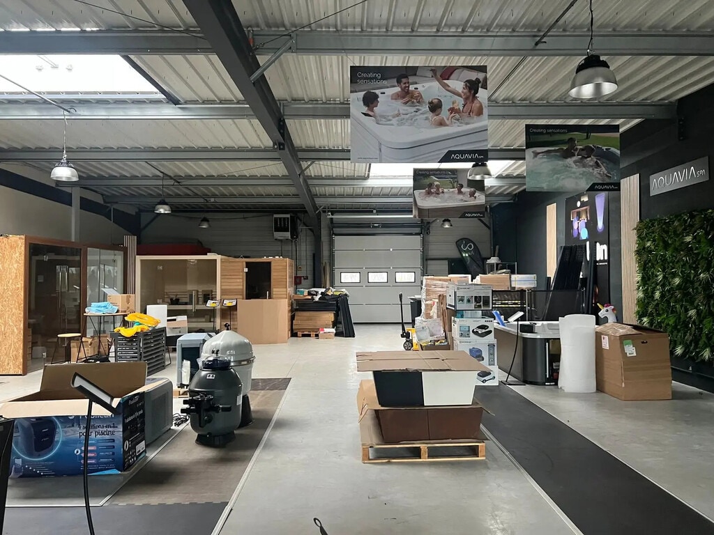Location Local d'activités 242 m² - Photo 1