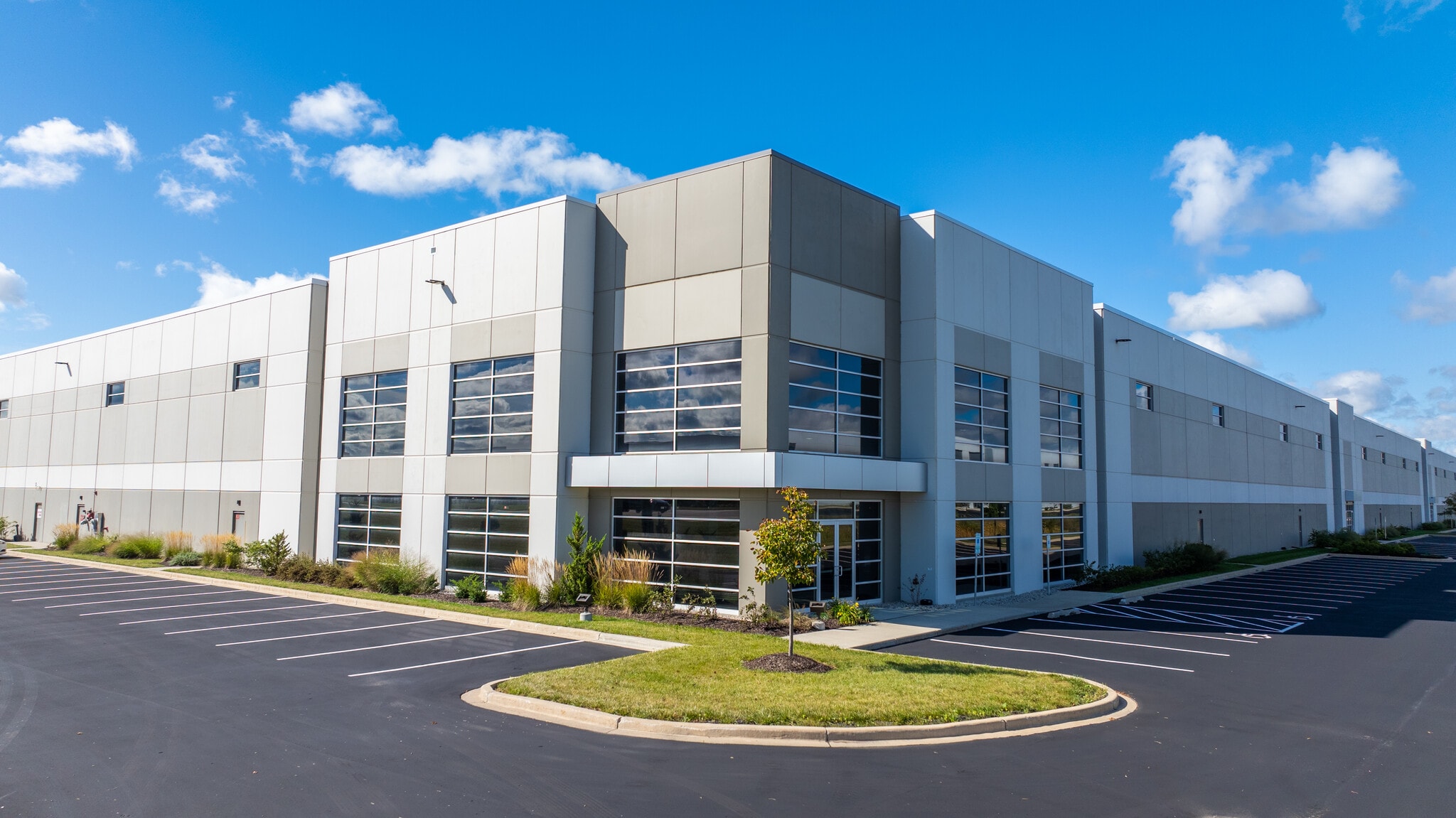 W210 N12855 Gateway Crossing, Richfield, WI for lease Building Photo- Image 1 of 5