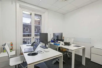 4 Rue De Longchamp, Paris for lease Interior Photo- Image 2 of 6