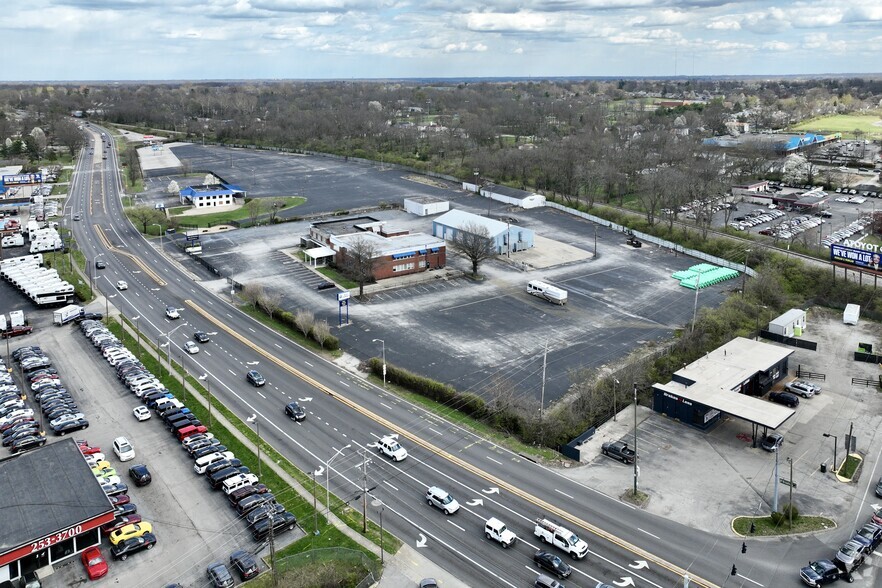 1700 N Broadway, Lexington, KY for lease - Primary Photo - Image 1 of 6