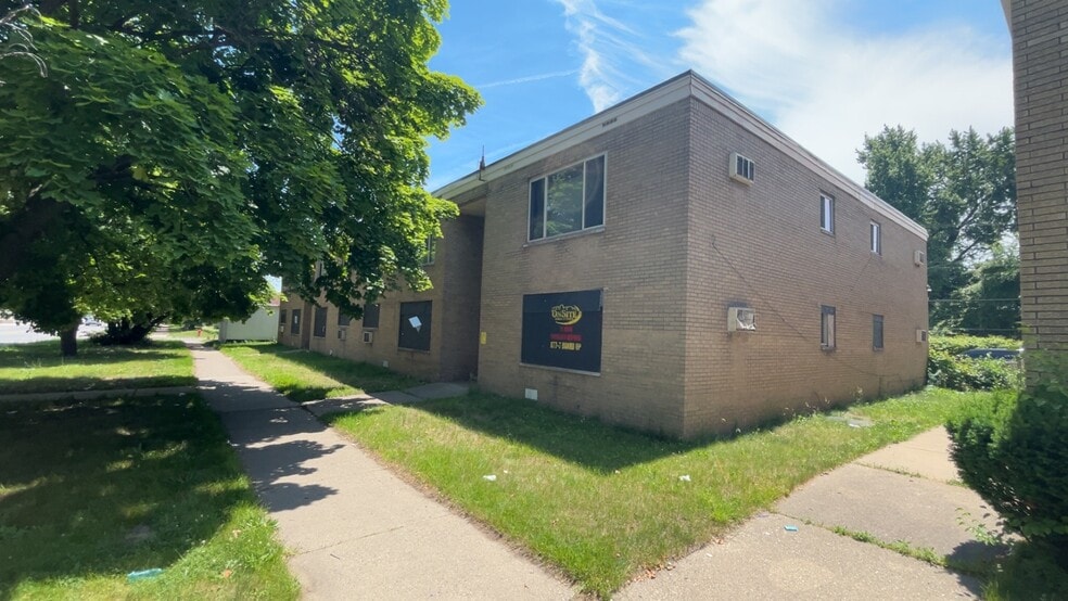 11180 E Seven Mile Rd, Detroit, MI for sale - Building Photo - Image 2 of 11