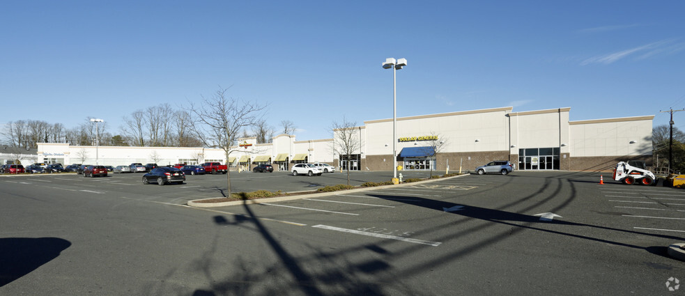 300 W Sylvania Ave, Neptune City, NJ for lease - Building Photo - Image 3 of 17