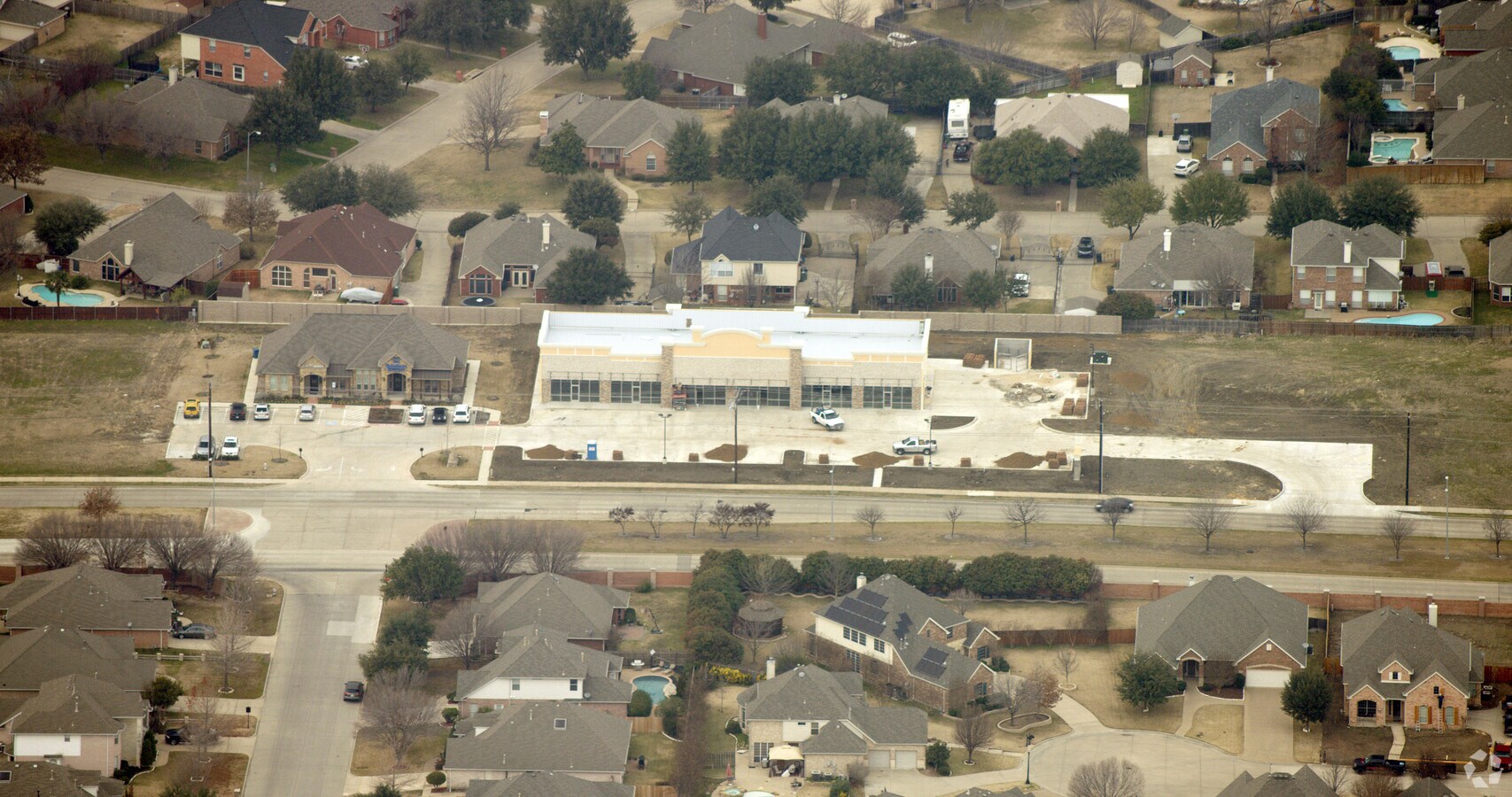 761 E Debbie Ln, Mansfield, TX 76063