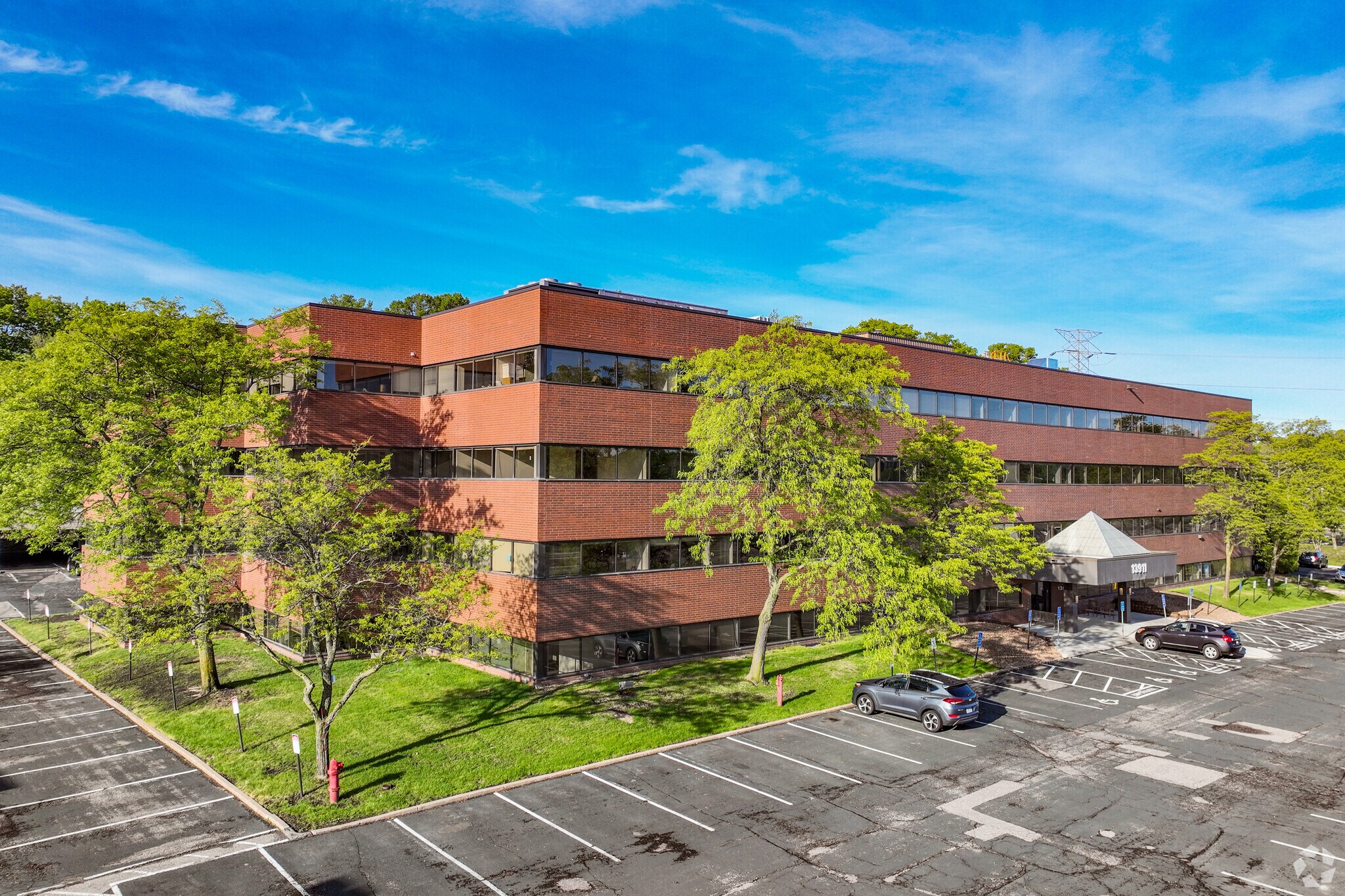 13911 Ridgedale, Minnetonka, MN for sale Primary Photo- Image 1 of 1