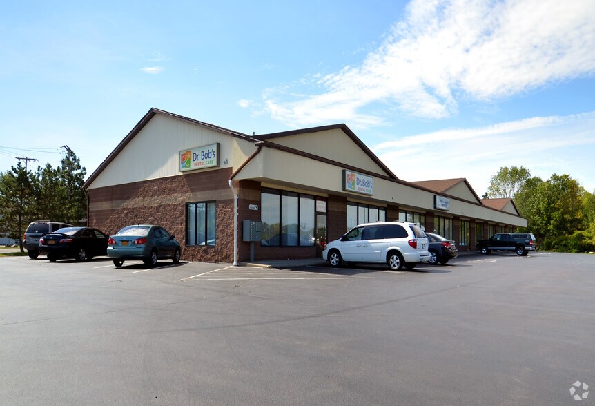 8875 Porter Rd, Niagara Falls, NY 14304