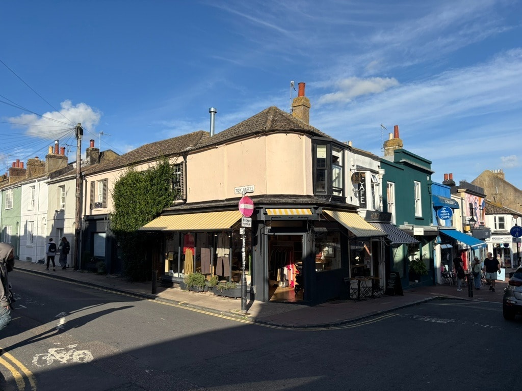 102 Gloucester Rd, Brighton for sale Primary Photo- Image 1 of 4