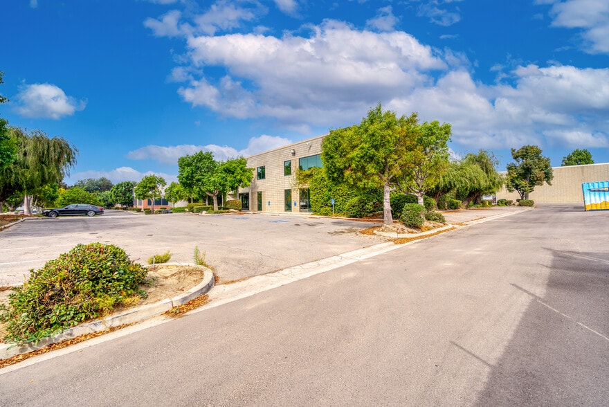 4867 Colt St, Ventura, CA for lease - Building Photo - Image 3 of 14