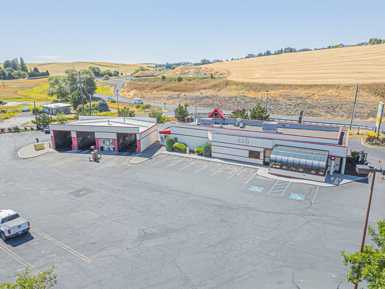 Former Arby's + Carwash portfolio of 2 properties for sale on LoopNet.com - Building Photo - Image 2 of 5