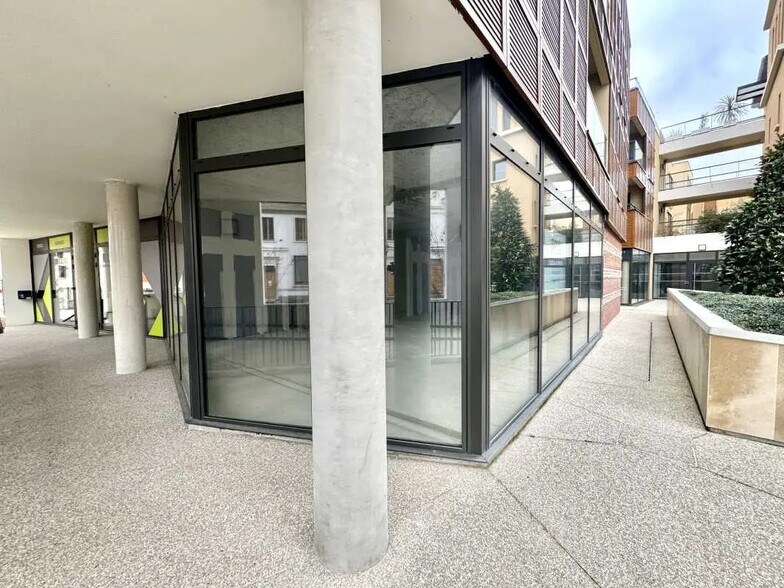 Office in Genas for sale - Building Photo - Image 2 of 4