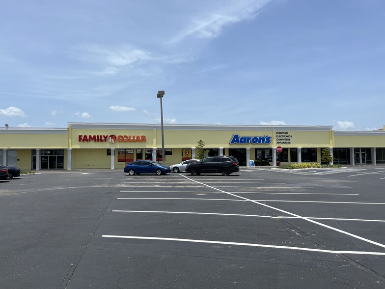 2009-2111 S US Highway 1, Fort Pierce, FL for lease - Building Photo - Image 2 of 14