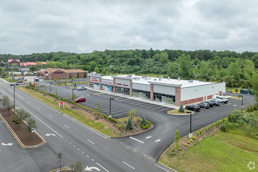 751 Centre of New England Blvd, Coventry, RI for lease - Building Photo - Image 2 of 4