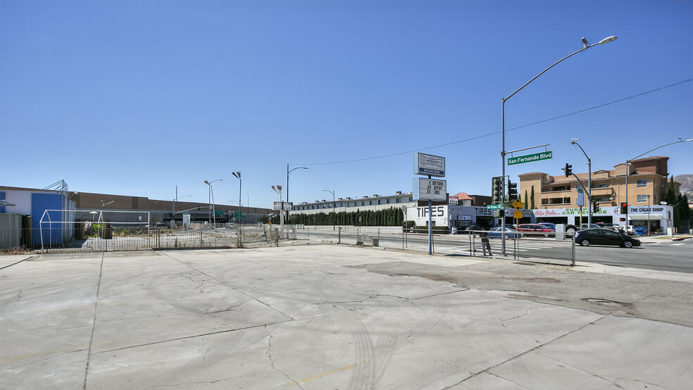 1701 N San Fernando Blvd, Burbank, CA for lease - Building Photo - Image 3 of 13