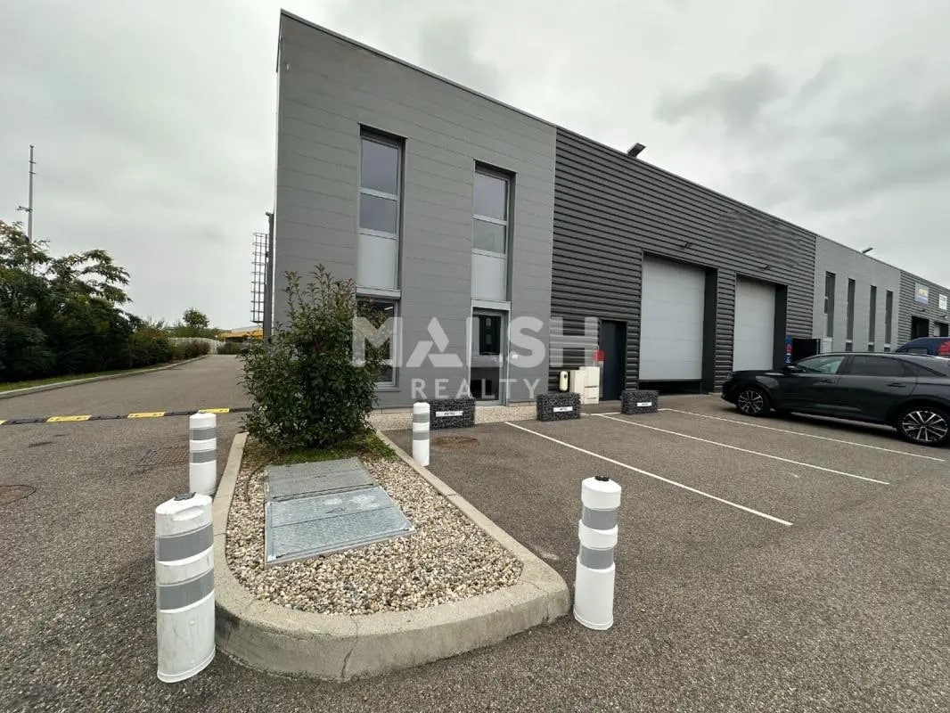 Office in Genas for lease Building Photo- Image 1 of 14