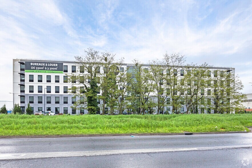 Office in SAINT-OUEN-L'AUMONE for lease - Building Photo - Image 2 of 3