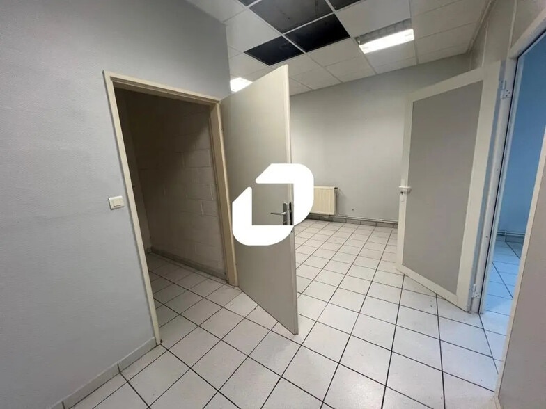 Office in Ruitz for lease - Building Photo - Image 2 of 32