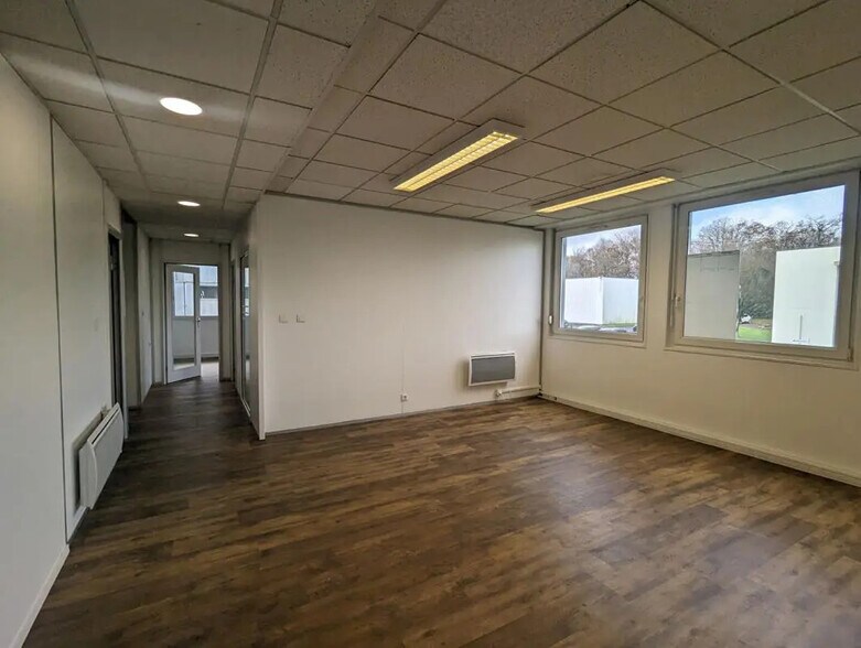 Office in Gouesnou for lease - Building Photo - Image 1 of 4