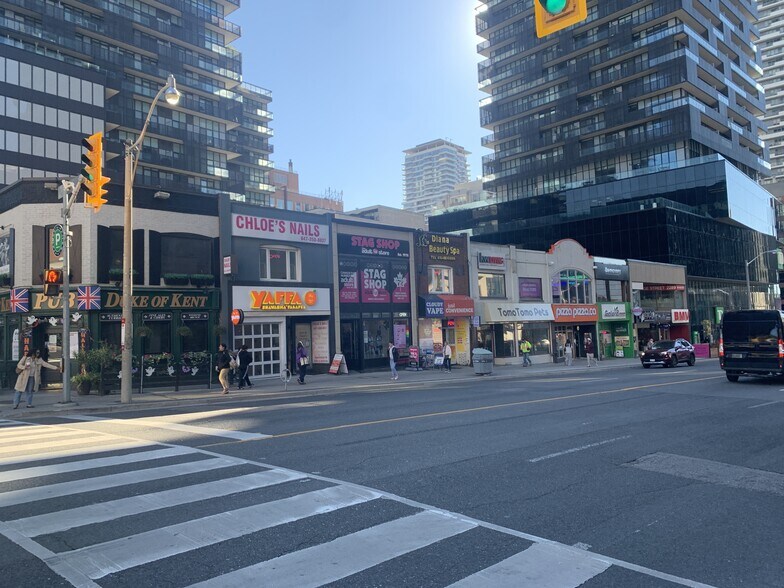 2299-2301 Yonge St, Toronto, ON for lease - Building Photo - Image 3 of 4